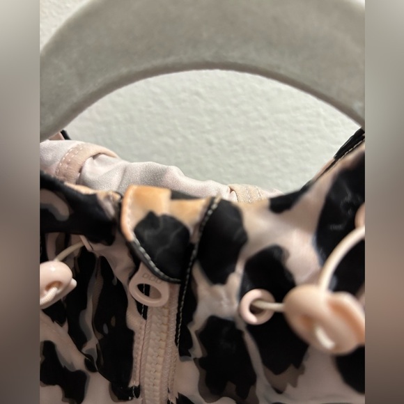 Lorna Jane Pink Leopard Active Jacket, size M - Picture 3 of 6